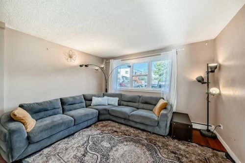 1-3511 15 Street Sw, Calgary, AB - Indoor Photo Showing Living Room