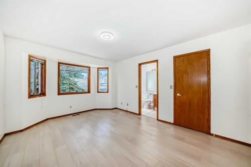 247 Shawinigan Drive Sw, Calgary, AB - Indoor Photo Showing Other Room