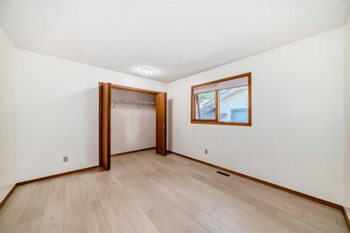 247 Shawinigan Drive Sw, Calgary, AB - Indoor Photo Showing Other Room