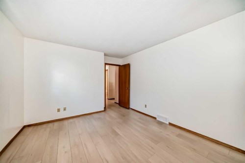 247 Shawinigan Drive Sw, Calgary, AB - Indoor Photo Showing Other Room