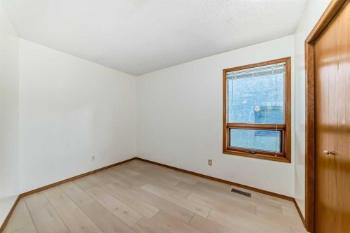 247 Shawinigan Drive Sw, Calgary, AB - Indoor Photo Showing Other Room