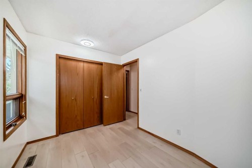 247 Shawinigan Drive Sw, Calgary, AB - Indoor Photo Showing Other Room