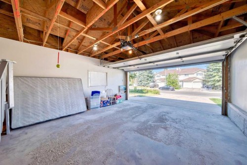 247 Shawinigan Drive Sw, Calgary, AB - Indoor