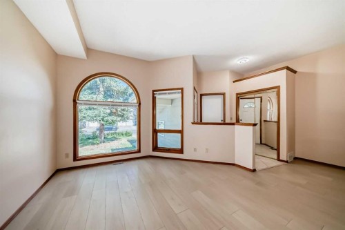 247 Shawinigan Drive Sw, Calgary, AB - Indoor Photo Showing Other Room