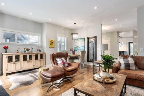1907 37 Avenue Sw, Calgary, AB - Indoor Photo Showing Living Room