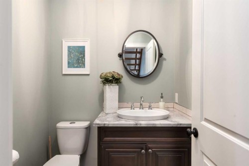1907 37 Avenue Sw, Calgary, AB - Indoor Photo Showing Bathroom