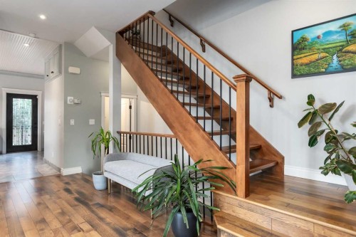 1907 37 Avenue Sw, Calgary, AB - Indoor Photo Showing Other Room