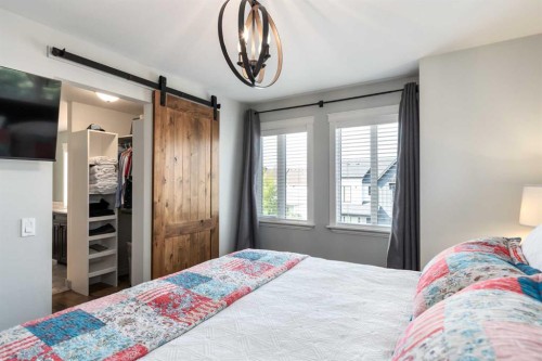 1907 37 Avenue Sw, Calgary, AB - Indoor Photo Showing Bedroom