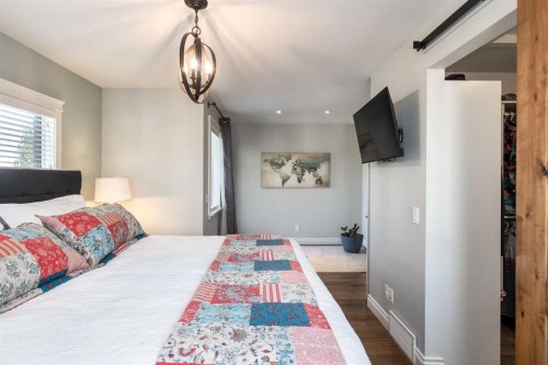 1907 37 Avenue Sw, Calgary, AB - Indoor Photo Showing Bedroom