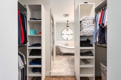 1907 37 Avenue Sw, Calgary, AB - Indoor With Storage