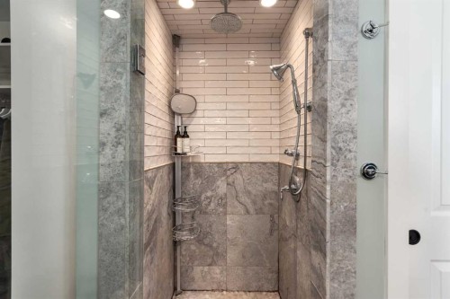 1907 37 Avenue Sw, Calgary, AB - Indoor Photo Showing Bathroom