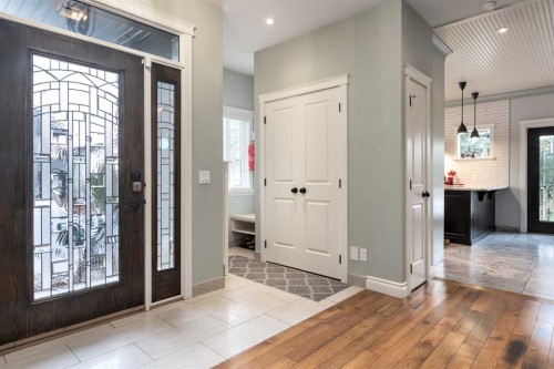 1907 37 Avenue Sw, Calgary, AB - Indoor Photo Showing Other Room