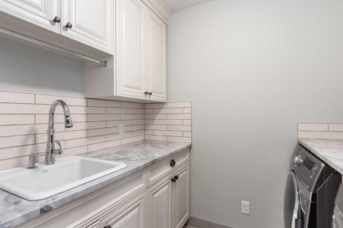 1907 37 Avenue Sw, Calgary, AB - Indoor Photo Showing Laundry Room
