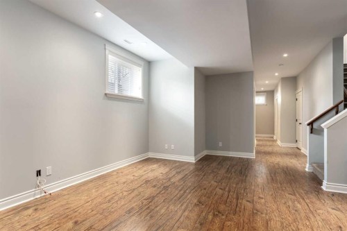 1907 37 Avenue Sw, Calgary, AB - Indoor Photo Showing Other Room