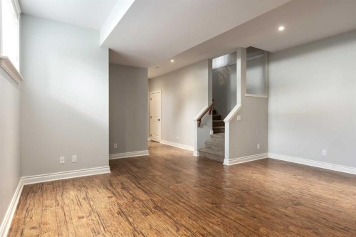 1907 37 Avenue Sw, Calgary, AB - Indoor Photo Showing Other Room