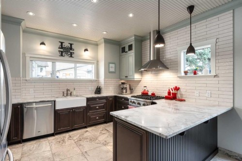 1907 37 Avenue Sw, Calgary, AB - Indoor Photo Showing Kitchen With Upgraded Kitchen