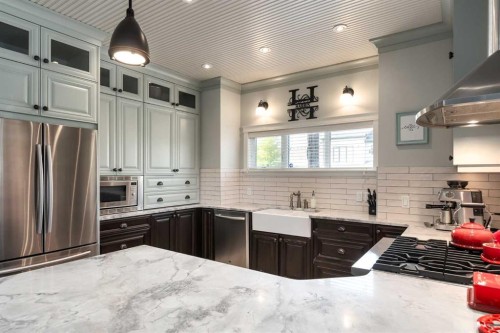 1907 37 Avenue Sw, Calgary, AB - Indoor Photo Showing Kitchen With Stainless Steel Kitchen With Upgraded Kitchen
