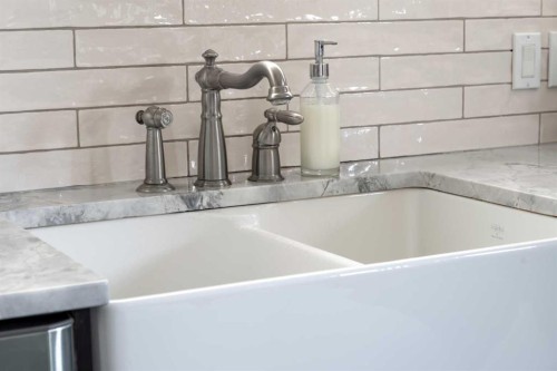 1907 37 Avenue Sw, Calgary, AB - Indoor Photo Showing Kitchen With Double Sink