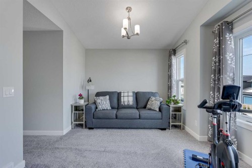 211 Willow Place, Cochrane, AB - Indoor Photo Showing Living Room