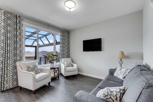 211 Willow Place, Cochrane, AB - Indoor Photo Showing Living Room
