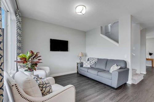 211 Willow Place, Cochrane, AB - Indoor Photo Showing Living Room