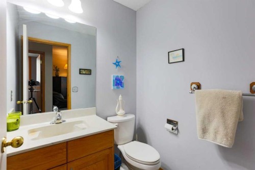 1118 Maple Avenue, Crossfield, AB - Indoor Photo Showing Bathroom