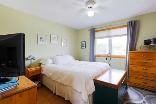1118 Maple Avenue, Crossfield, AB - Indoor Photo Showing Bedroom