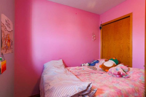 1118 Maple Avenue, Crossfield, AB - Indoor Photo Showing Bedroom