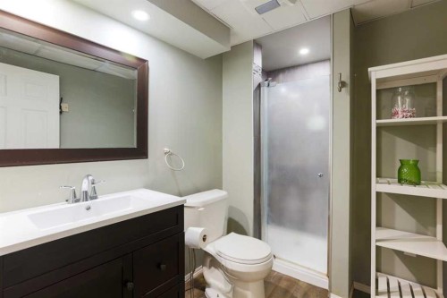 1118 Maple Avenue, Crossfield, AB - Indoor Photo Showing Bathroom