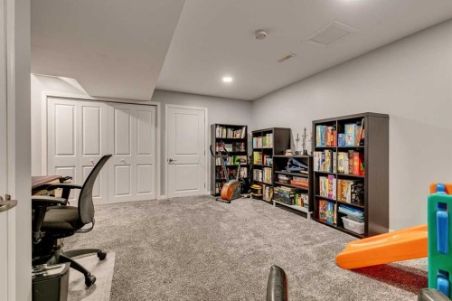 802-1001 8 Street Nw, Airdrie, AB - Indoor Photo Showing Office