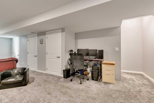 802-1001 8 Street Nw, Airdrie, AB - Indoor Photo Showing Office