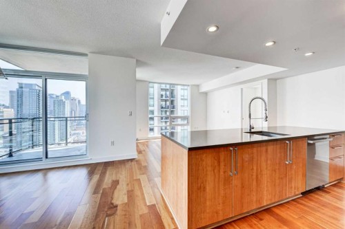 2404-1118 12 Avenue Sw, Calgary, AB - Indoor Photo Showing Kitchen