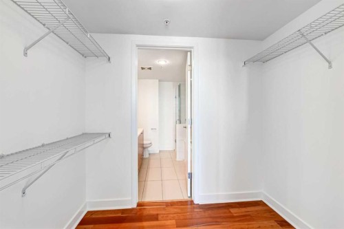 2404-1118 12 Avenue Sw, Calgary, AB - Indoor With Storage
