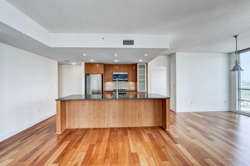 2404-1118 12 Avenue Sw, Calgary, AB - Indoor Photo Showing Kitchen