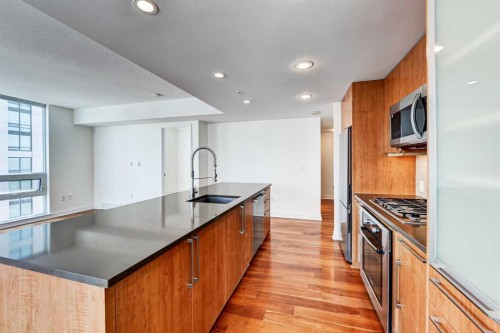 2404-1118 12 Avenue Sw, Calgary, AB - Indoor Photo Showing Kitchen With Upgraded Kitchen