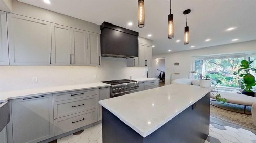 1423 18 Street Ne, Calgary, AB - Indoor Photo Showing Kitchen