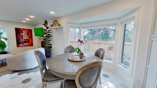 1423 18 Street Ne, Calgary, AB - Indoor Photo Showing Dining Room
