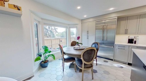 1423 18 Street Ne, Calgary, AB - Indoor Photo Showing Dining Room