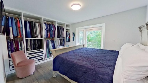 1423 18 Street Ne, Calgary, AB - Indoor Photo Showing Bedroom