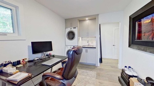 1423 18 Street Ne, Calgary, AB - Indoor Photo Showing Office