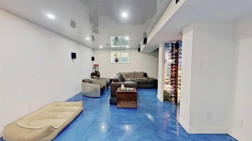 1423 18 Street Ne, Calgary, AB - Indoor Photo Showing Other Room