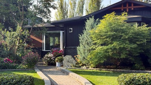 1423 18 Street Ne, Calgary, AB - Outdoor