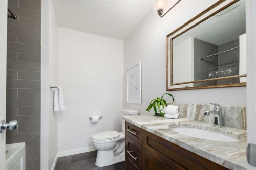 133 Cougar Ridge Close Sw, Calgary, AB - Indoor Photo Showing Bathroom