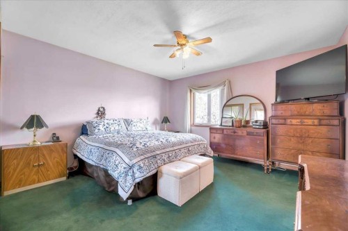 14 Grande Point Estates, Strathmore, AB - Indoor Photo Showing Bedroom