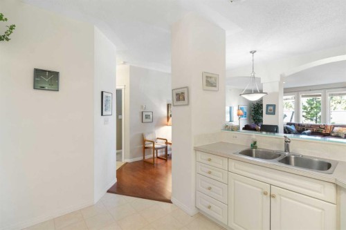 404-2422 Erlton Street Sw, Calgary, AB - Indoor Photo Showing Kitchen With Double Sink