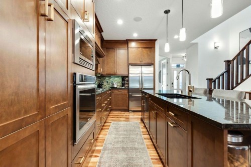3015 26 Street Sw, Calgary, AB - Indoor Photo Showing Kitchen With Upgraded Kitchen