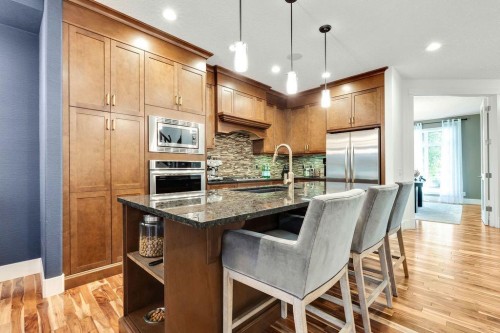 3015 26 Street Sw, Calgary, AB - Indoor Photo Showing Kitchen With Stainless Steel Kitchen With Upgraded Kitchen