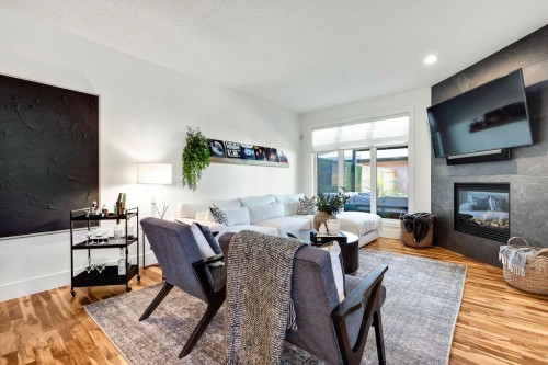3015 26 Street Sw, Calgary, AB - Indoor Photo Showing Living Room With Fireplace
