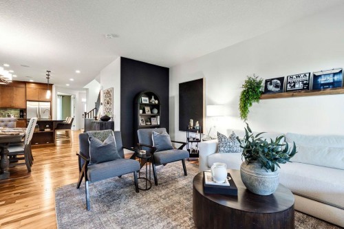3015 26 Street Sw, Calgary, AB - Indoor Photo Showing Living Room