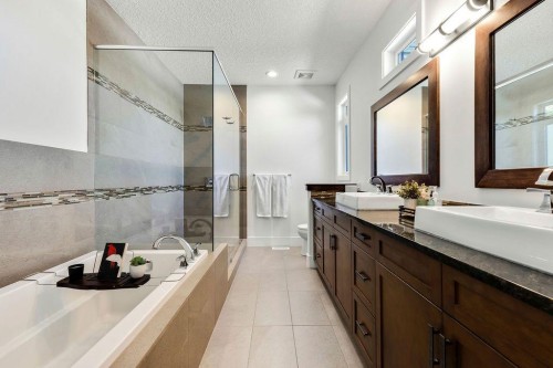 3015 26 Street Sw, Calgary, AB - Indoor Photo Showing Bathroom